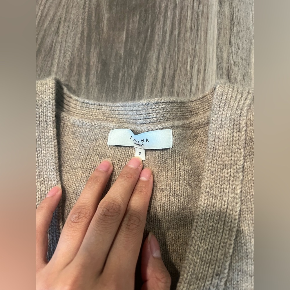 ๐SOLD๐ NWOT Almina Concept Merino Wool V Neck Cardigan in Oatmeal - Picture 9 of 14